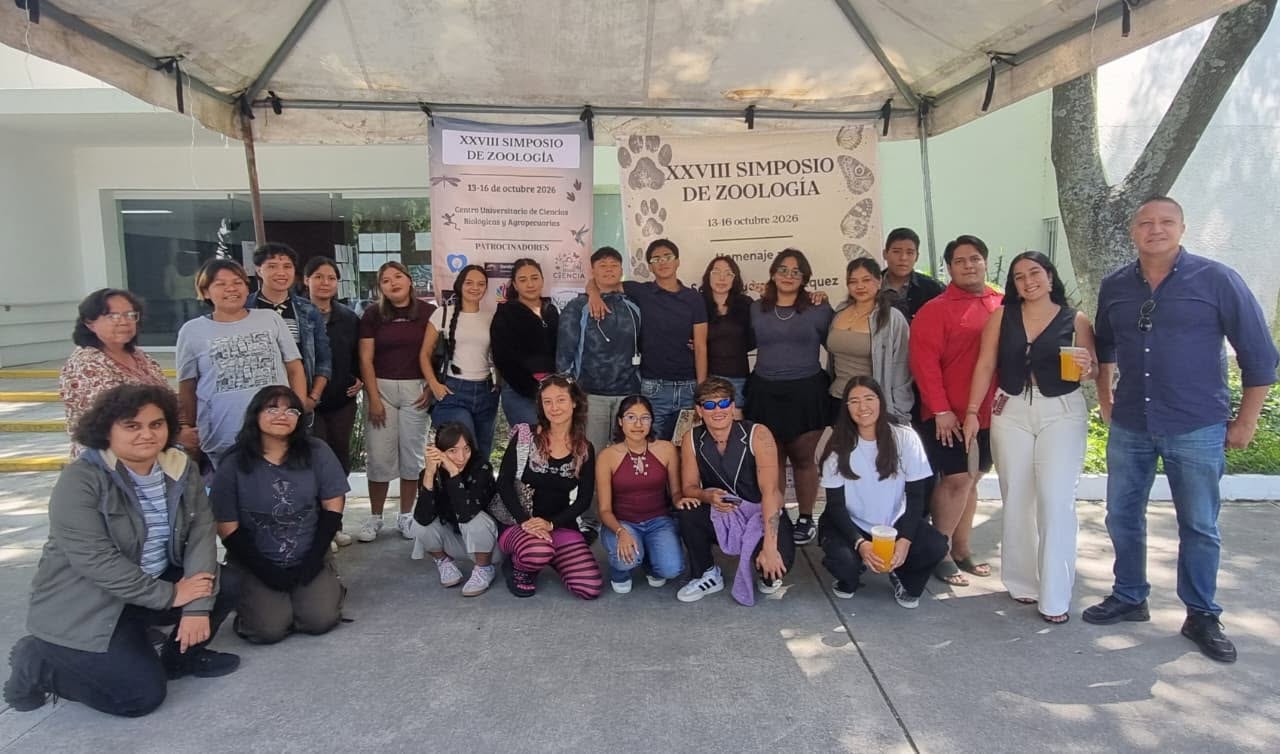 estudiantes y docentes participantes en el simposio de Zoología